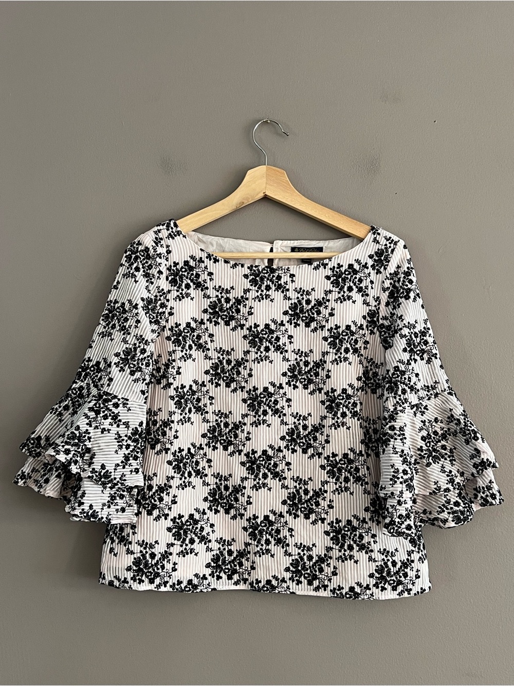 Brooks Brothers Textured Belle Ruffle Sleeves Blouse Floral Sz 6 Embroidered